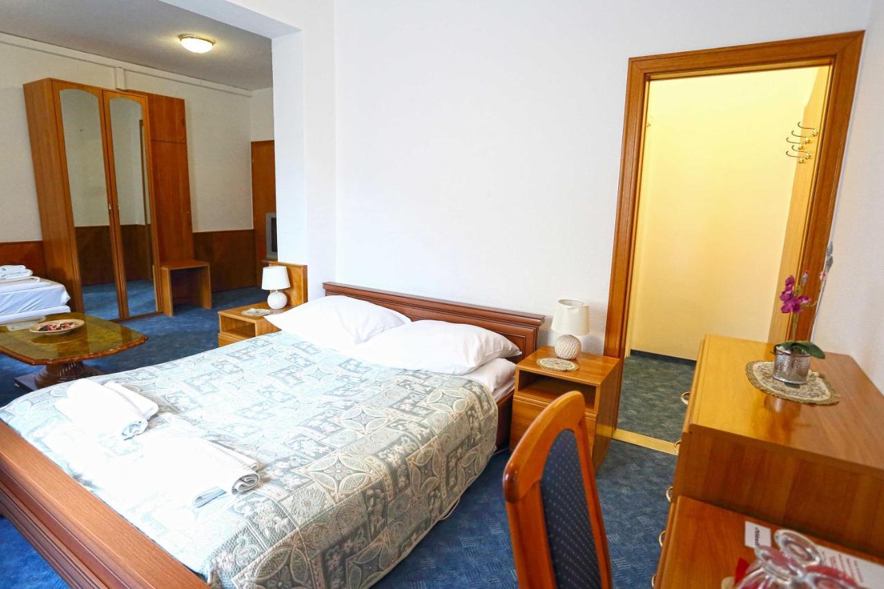 Hotel Wesselenyi Gyor Luaran gambar