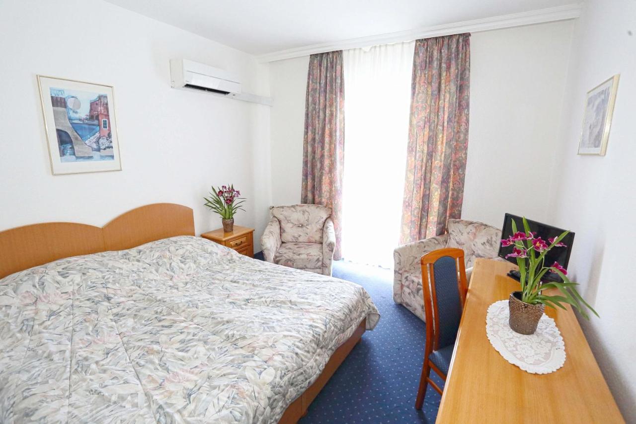 Hotel Wesselenyi Gyor Luaran gambar