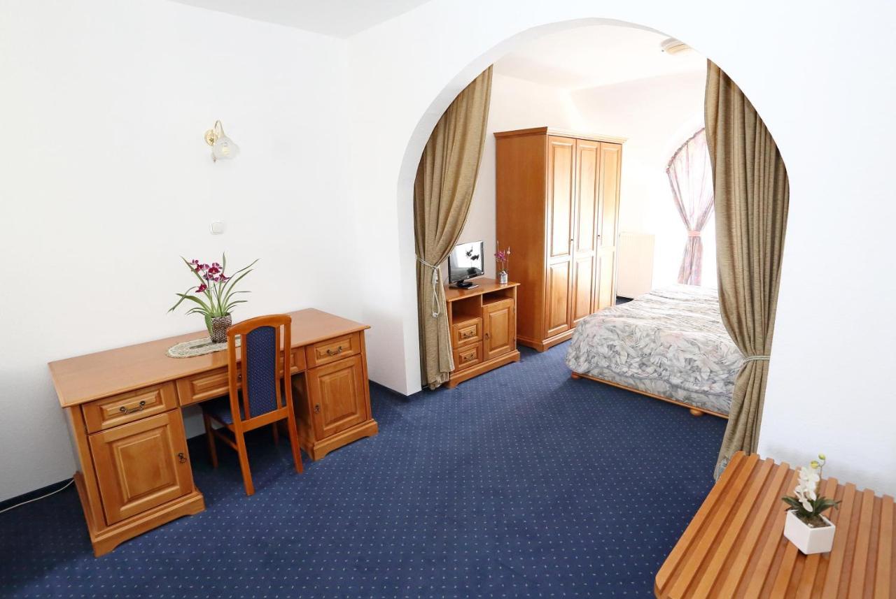 Hotel Wesselenyi Gyor Luaran gambar