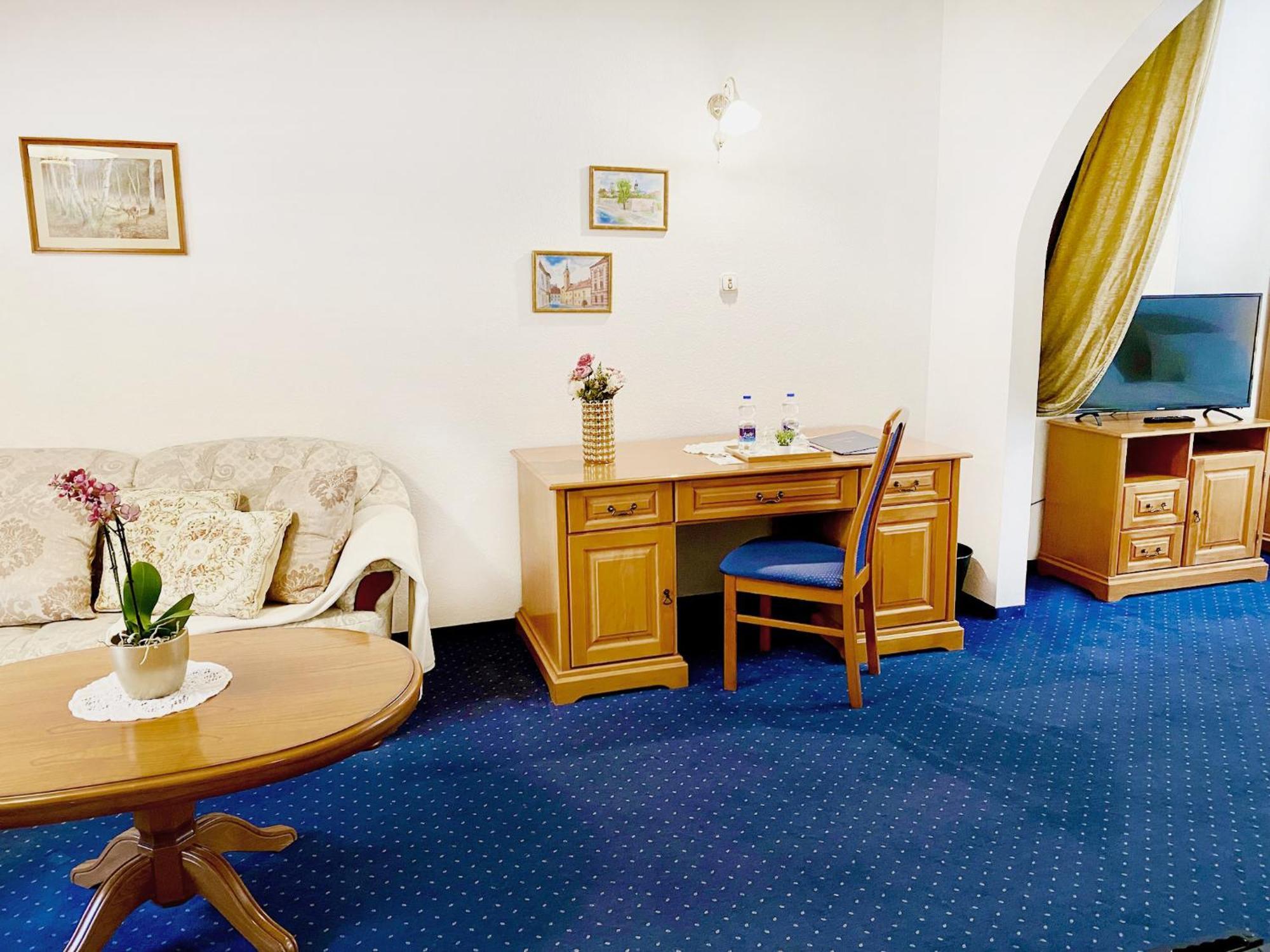 Hotel Wesselenyi Gyor Luaran gambar