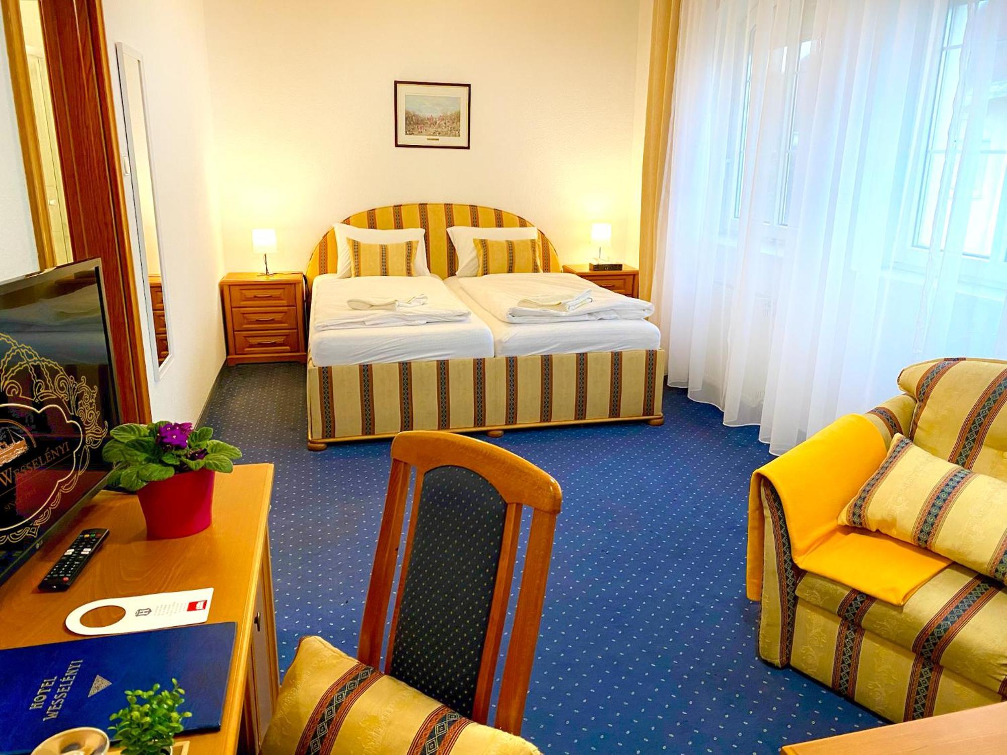 Hotel Wesselenyi Gyor Luaran gambar