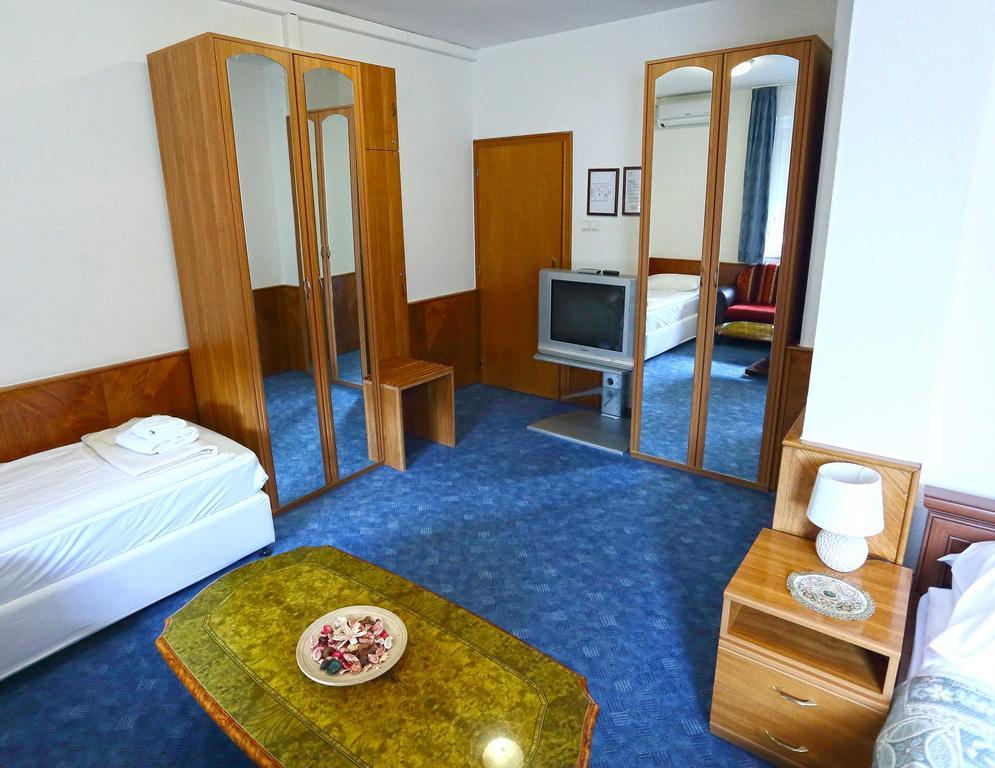 Hotel Wesselenyi Gyor Luaran gambar