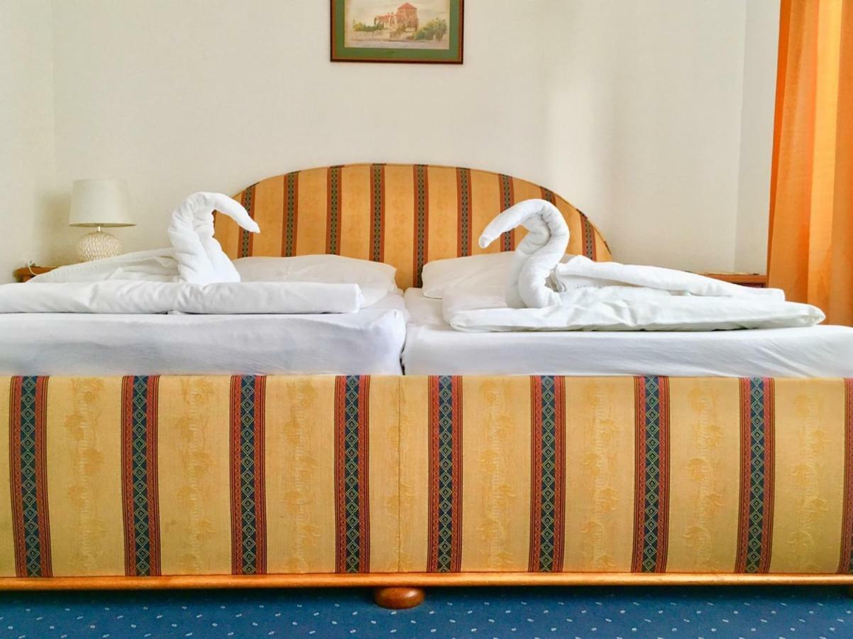 Hotel Wesselenyi Gyor Luaran gambar